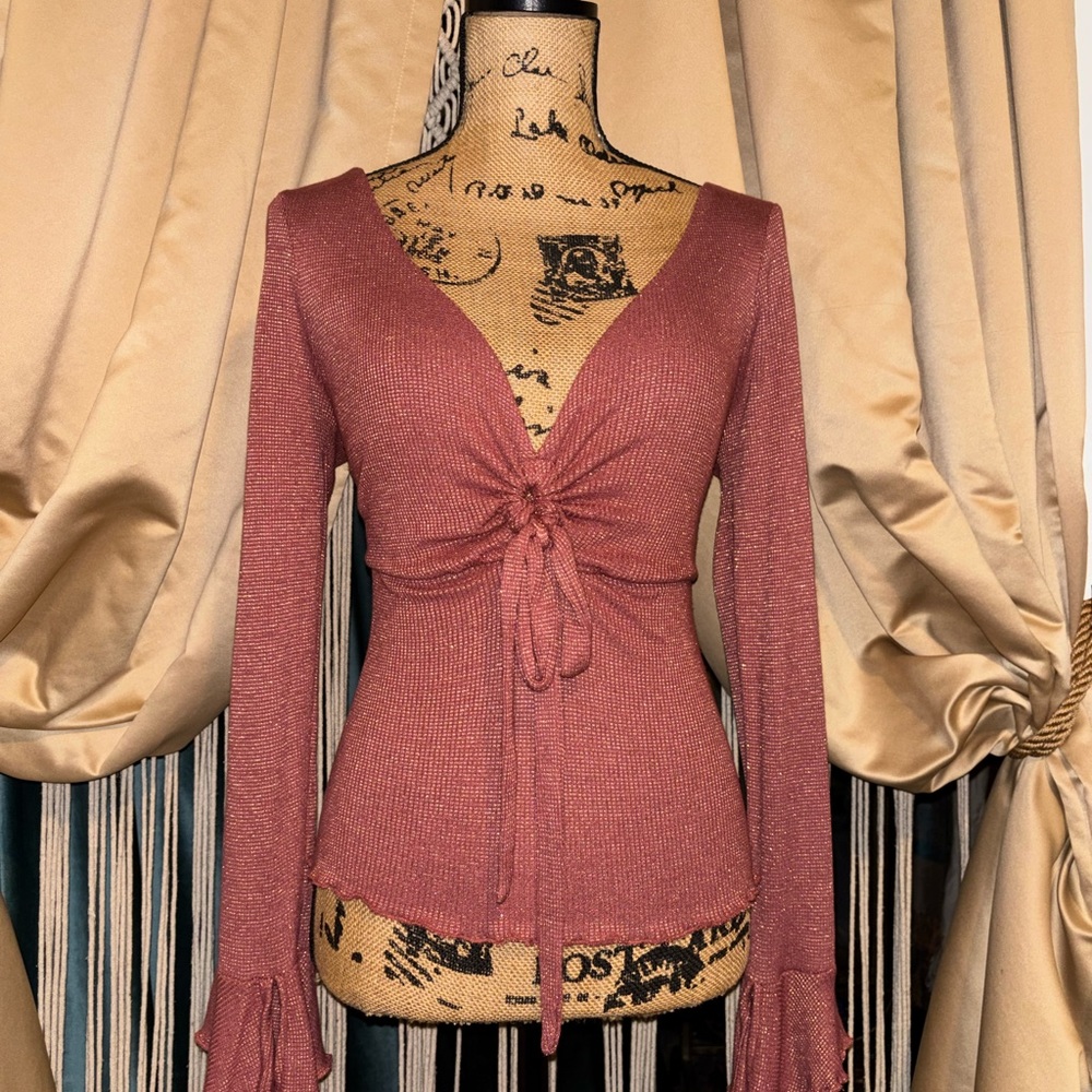 ❄️FREE PEOPLE ❄️RED&GOLD TRUMPET CUFF TOP❄️